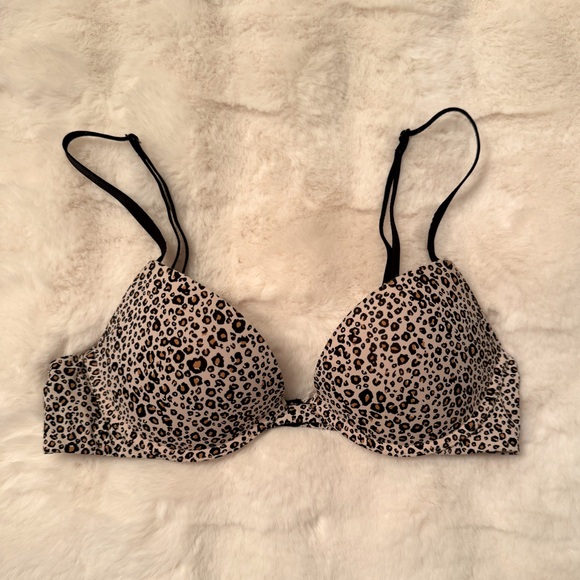 Victoria’s Secret push-up bra - Picture 2 of 4